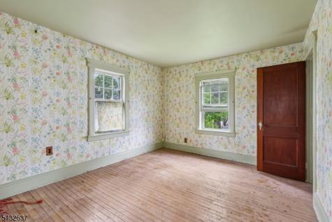 326 Thompson Avenue Roselle NJ 07203