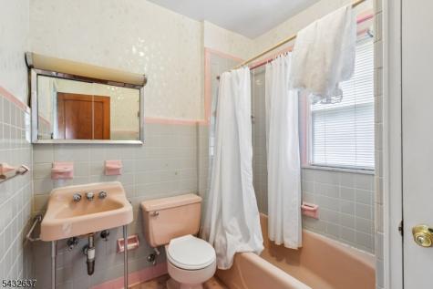 326 Thompson Avenue Roselle NJ 07203