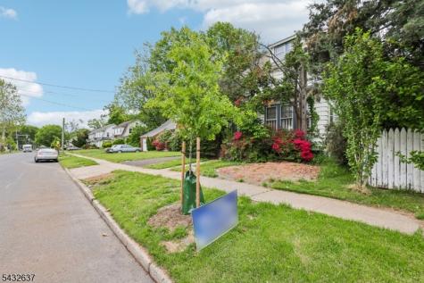 326 Thompson Avenue Roselle NJ 07203