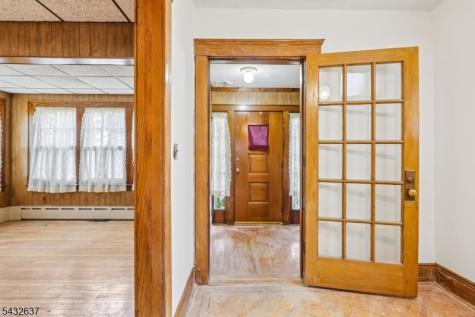 326 Thompson Avenue Roselle NJ 07203