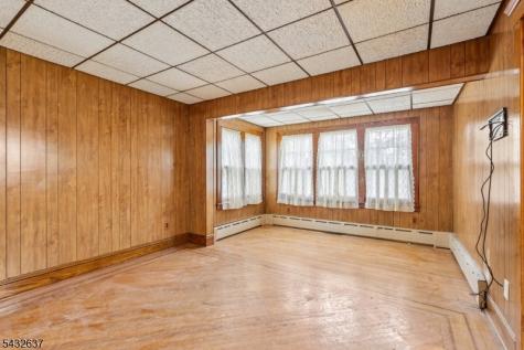 326 Thompson Avenue Roselle NJ 07203