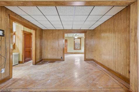 326 Thompson Avenue Roselle NJ 07203