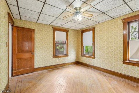326 Thompson Avenue Roselle NJ 07203