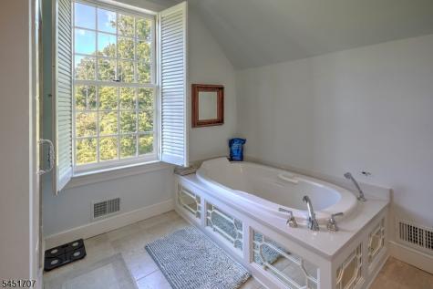 60 Potterstown Road Tewksbury NJ 08833