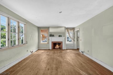 10 Carlyle Avenue Morris Plains NJ 07950