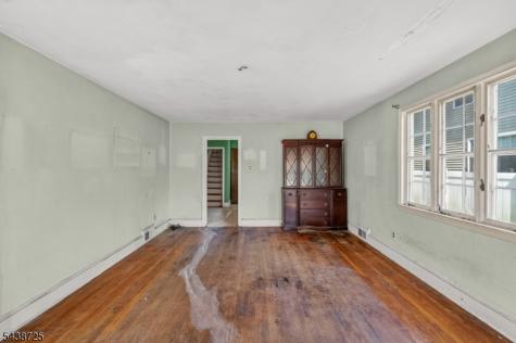 10 Carlyle Avenue Morris Plains NJ 07950