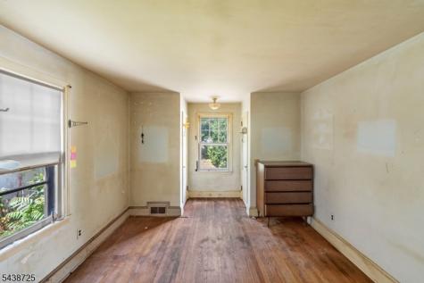 10 Carlyle Avenue Morris Plains NJ 07950