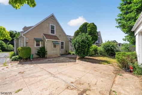10 Carlyle Avenue Morris Plains NJ 07950