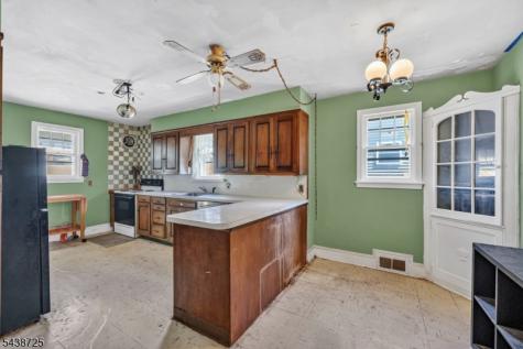 10 Carlyle Avenue Morris Plains NJ 07950