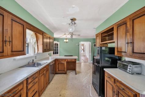 10 Carlyle Avenue Morris Plains NJ 07950
