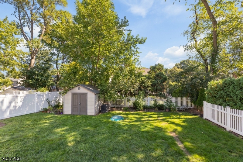 195 Stonehouse Road Bloomfield NJ 07028