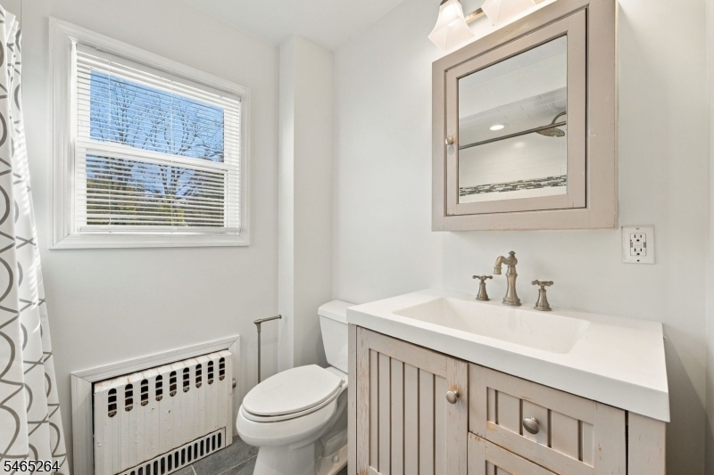 33 Kahl Road East Hanover NJ 07936