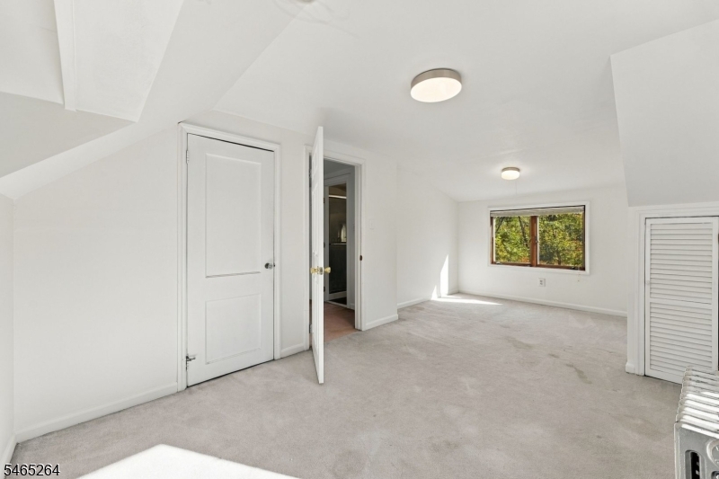 33 Kahl Road East Hanover NJ 07936