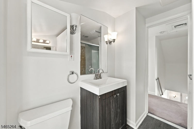 33 Kahl Road East Hanover NJ 07936