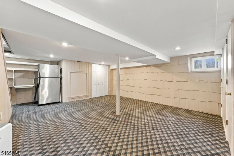 33 Kahl Road East Hanover NJ 07936