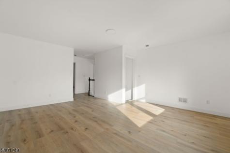 390 Clinton Place Newark NJ 07112