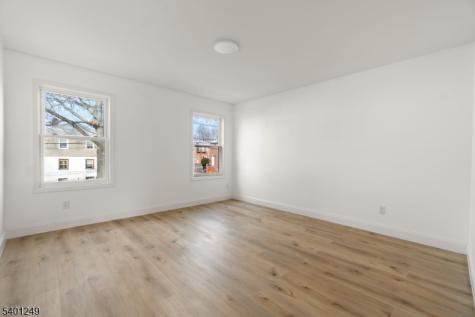 390 Clinton Place Newark NJ 07112