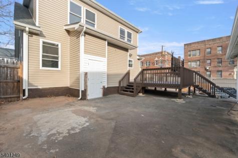 390 Clinton Place Newark NJ 07112
