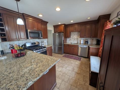 150 Victoria Drive Clark NJ 07066