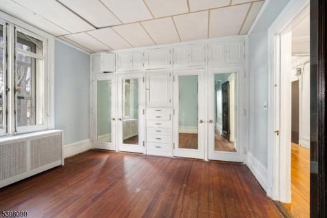 229 Ballantine Parkway Newark NJ 07104