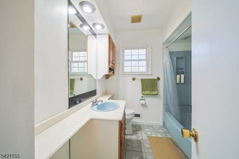 50 Knolls Road Bloomingdale NJ 07403