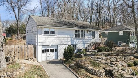 50 Knolls Road Bloomingdale NJ 07403