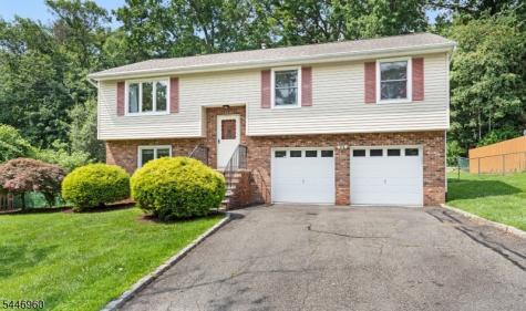 8 Reidar Drive Roxbury NJ 07876