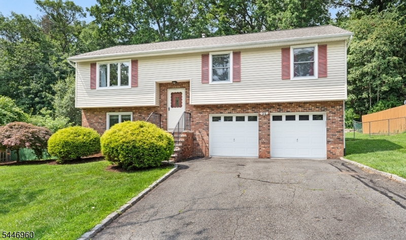 8 Reidar Drive Roxbury NJ 07876