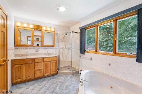 8 Reidar Drive Roxbury NJ 07876