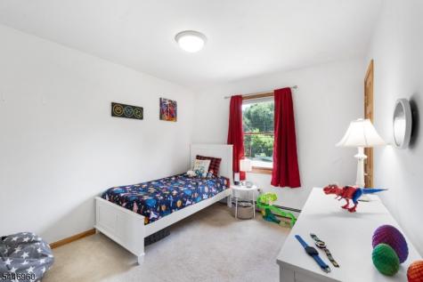 8 Reidar Drive Roxbury NJ 07876