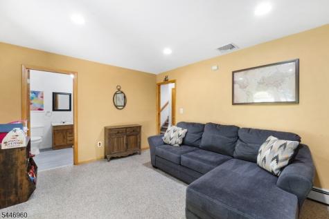 8 Reidar Drive Roxbury NJ 07876