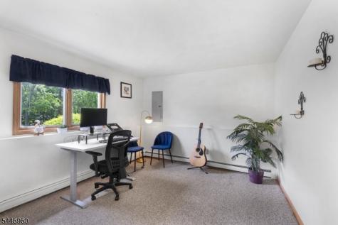 8 Reidar Drive Roxbury NJ 07876