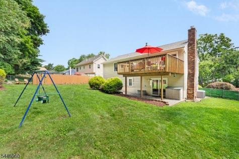 8 Reidar Drive Roxbury NJ 07876