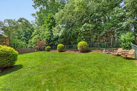 8 Reidar Drive Roxbury NJ 07876