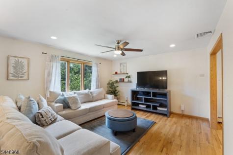 8 Reidar Drive Roxbury NJ 07876