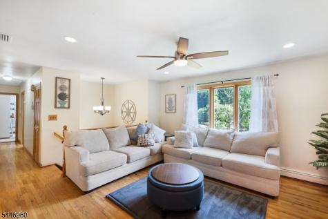 8 Reidar Drive Roxbury NJ 07876
