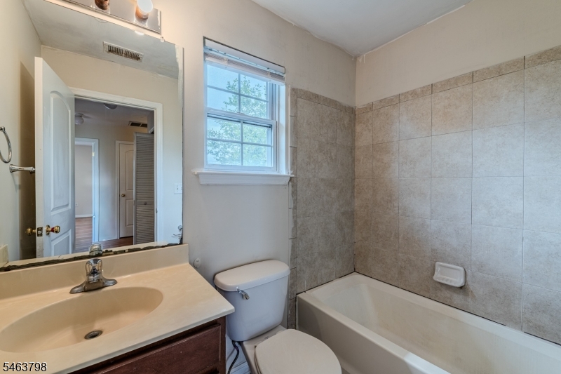 24 Alerica Lane Franklin NJ 08873