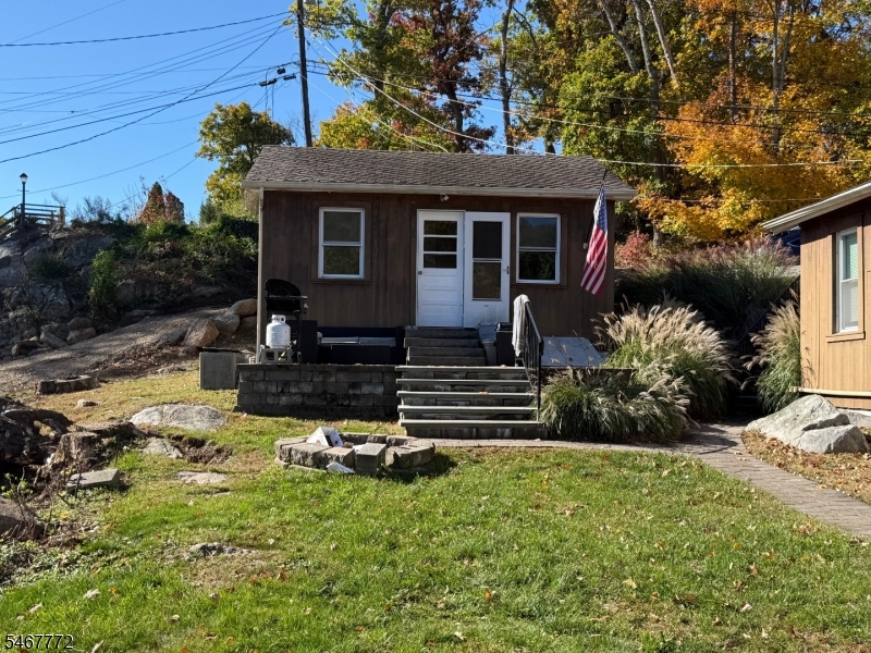 8 Hilltop Road Hopatcong NJ 07821