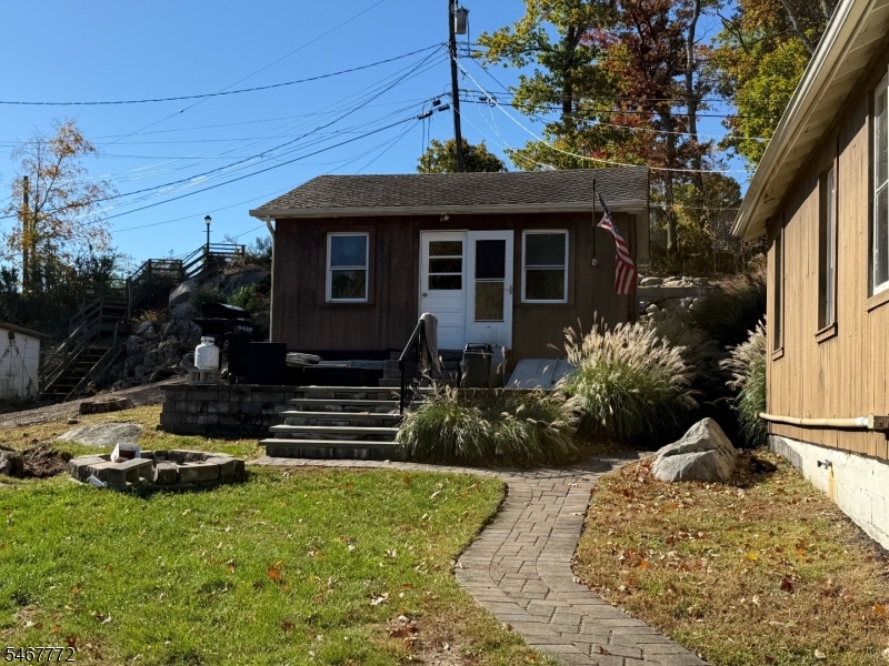 8 Hilltop Road Hopatcong NJ 07821