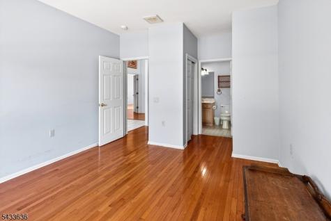 11 Valley Stream Place Barnegat NJ 08005