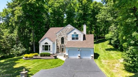 19 Colonial Circle Vernon NJ 07418