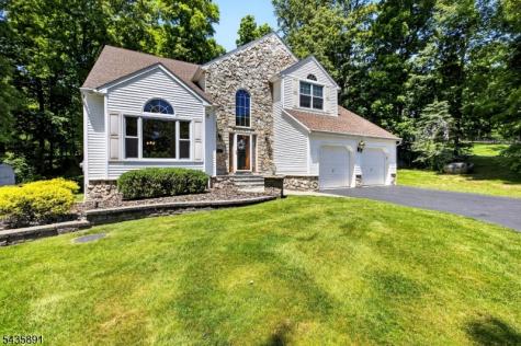 19 Colonial Circle Vernon NJ 07418