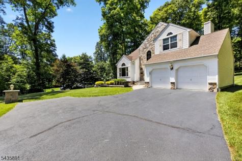 19 Colonial Circle Vernon NJ 07418