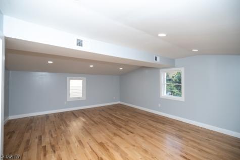 415 E 4th Avenue Roselle NJ 07203