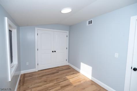 415 E 4th Avenue Roselle NJ 07203