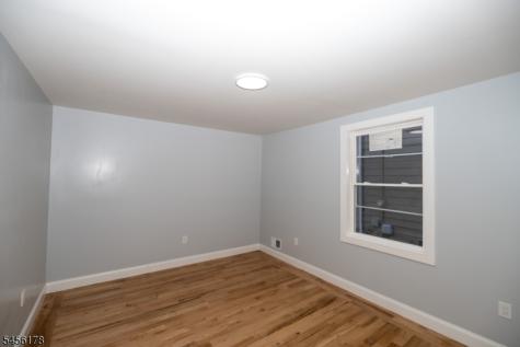 415 E 4th Avenue Roselle NJ 07203