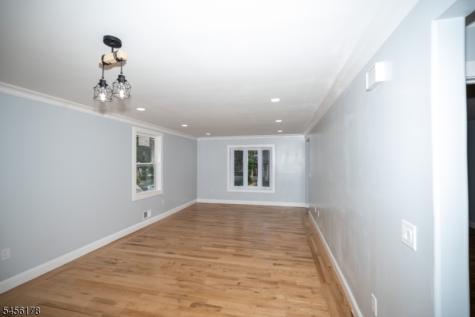 415 E 4th Avenue Roselle NJ 07203