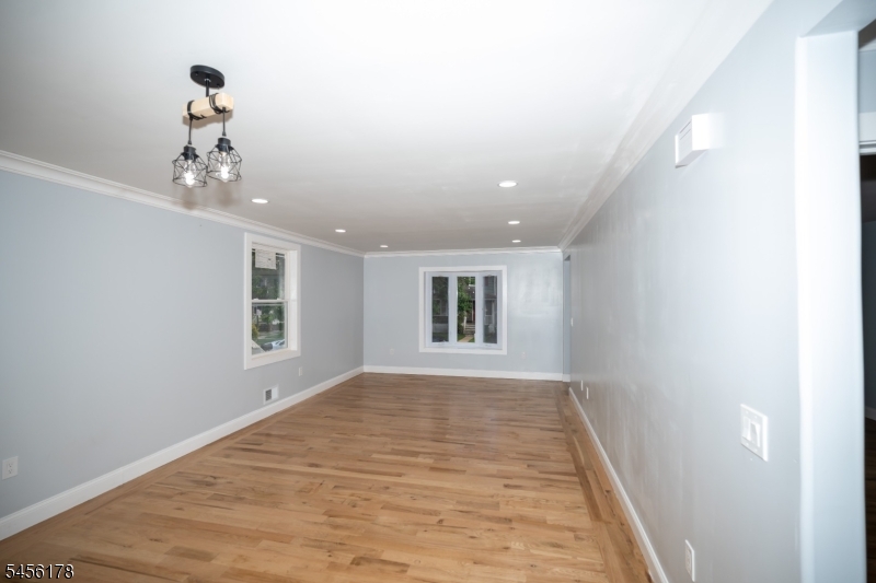 415 E 4th Avenue Roselle NJ 07203