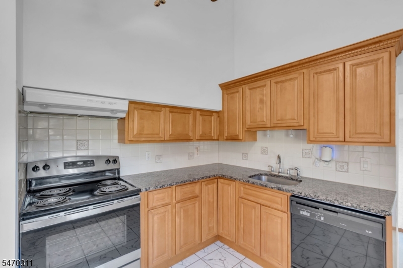 8 Elm Place Randolph NJ 07869