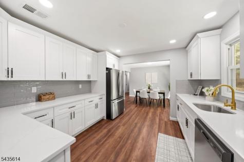 4 Dorothea Terrace Lawrence NJ 08648
